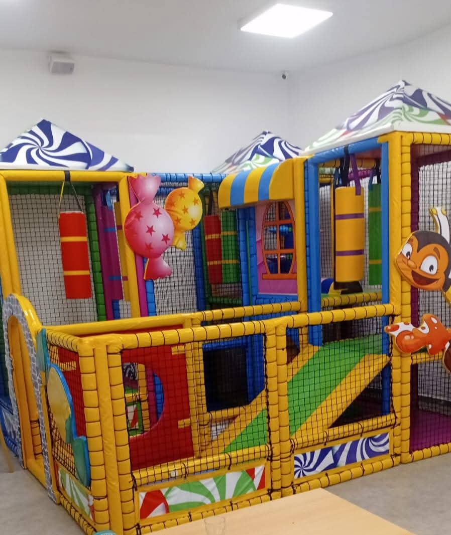 École & Crèche – Structure Jaune